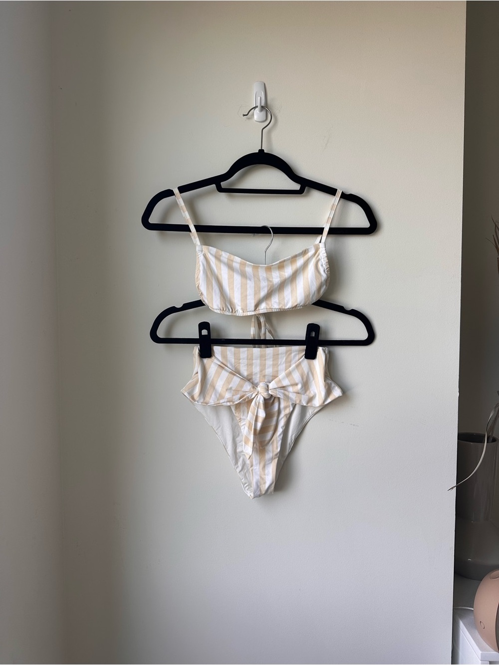 WeWoreWhat Leigh Bikini Top and Riviera Bottoms Setin Shortbread stripes size XS